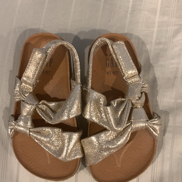 New Gap Sandals sz 5-6T - Picture 2 of 6
